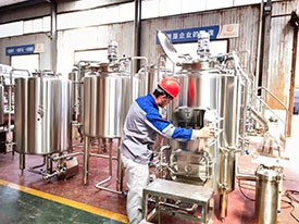 适用于餐飲行業的高配置200升精釀啤酒設備